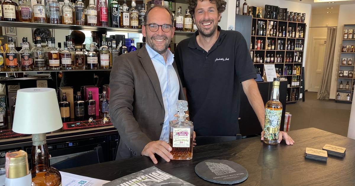 Henrik Schmidt und Robin Haase handeln mit Whisky