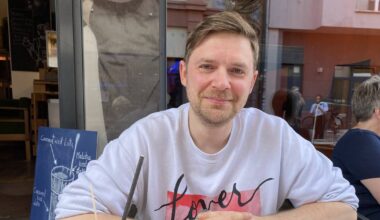 Buch-Blogger Florian Valerius gibt Tipps bei Live-Event