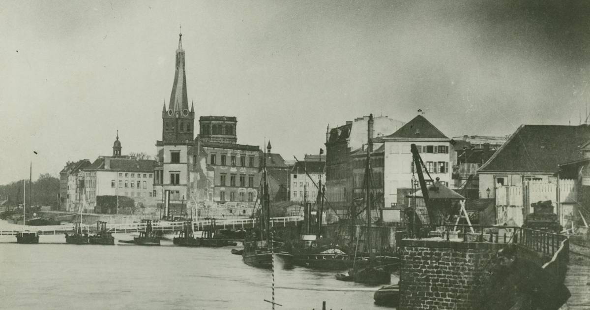 Sparkasse beim Rheinwerft auf dem Holzweg
