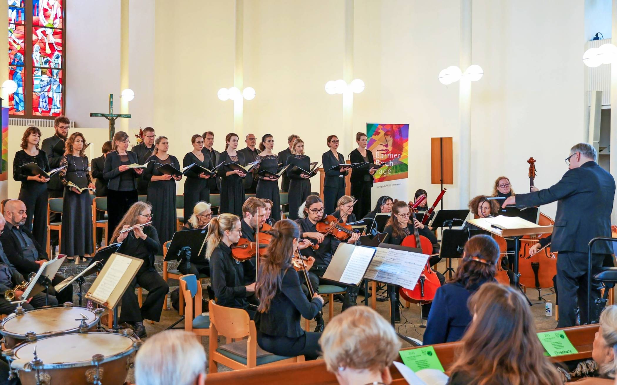  Matthias Lotzmann (r.) leitete das Abschlusskonzert der Barmer Bach-Tage 2025. 