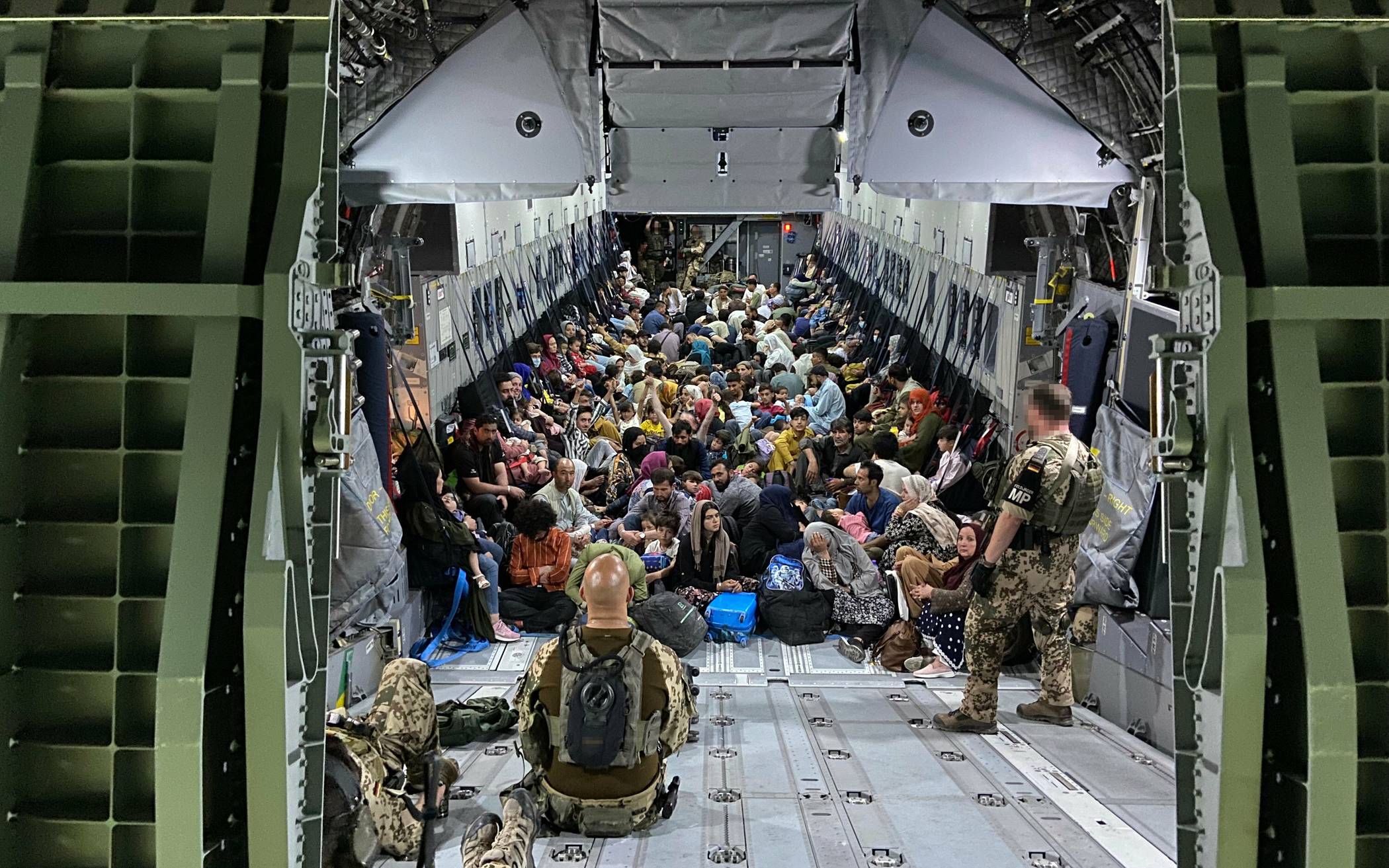 Nach dem Einmarsch der Taliban in Kabul im August 2021 hat die Bundeswehr deutsche Staatsbürger und afghanische Ortskräfte aus Kabul evakuiert.
