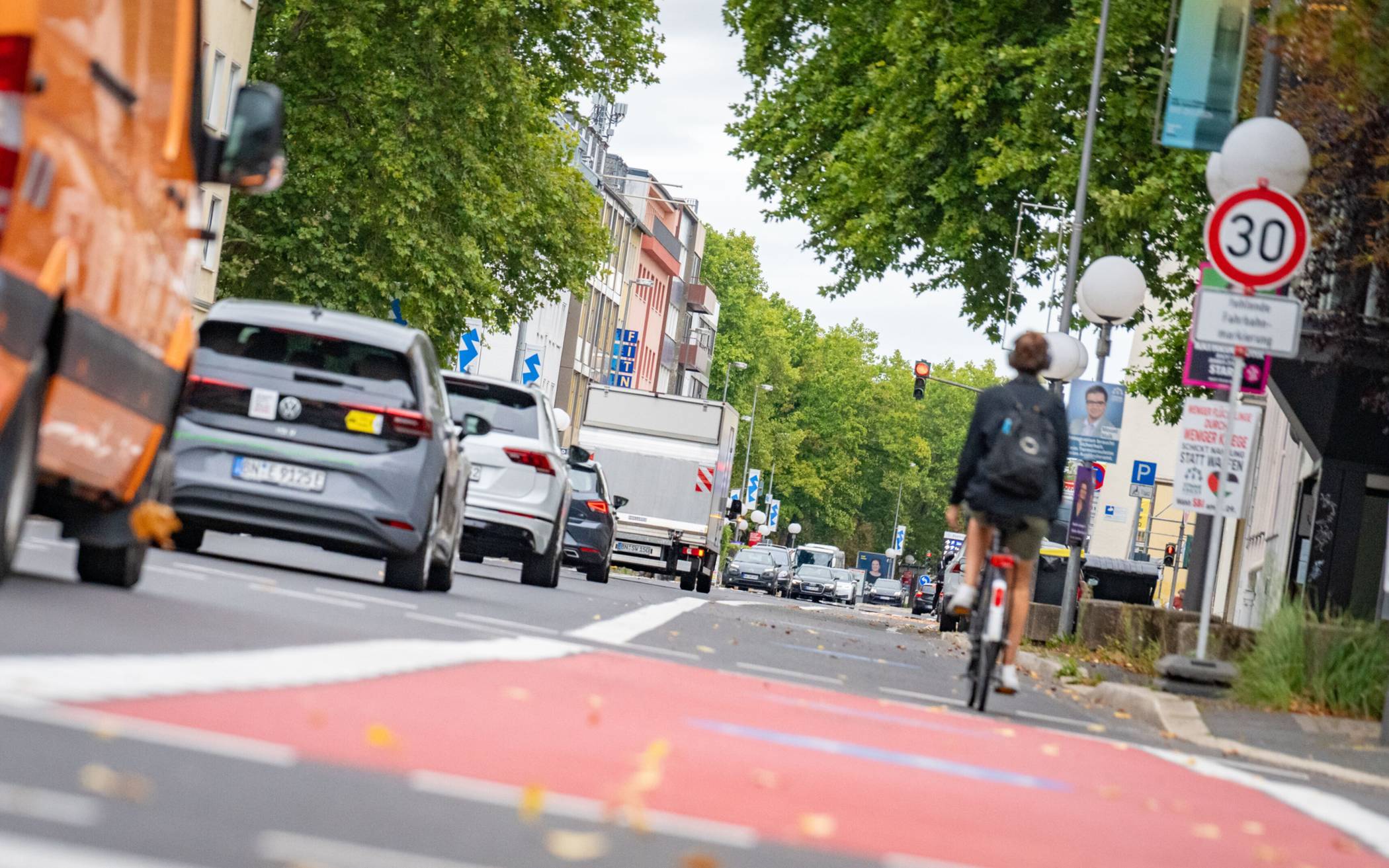 Über kaum ein Verkehrsthema wurde so kontrovers diskutiert wie über die Neuaufteilung des Straßenraums auf der Adenauerallee.