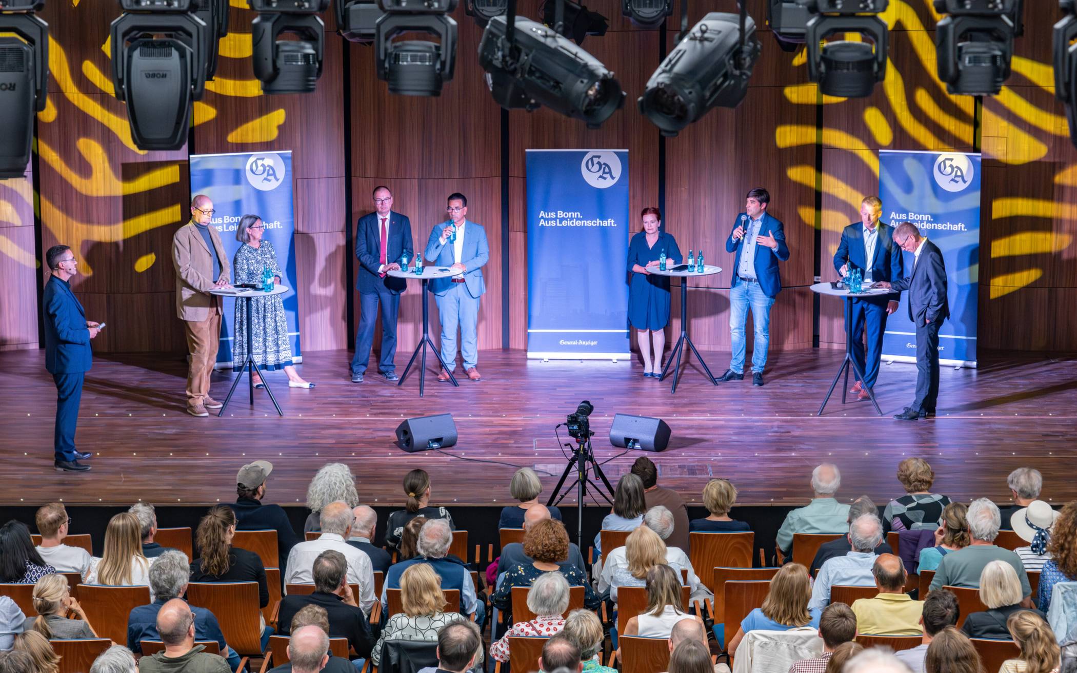  Sieben Kandidatinnen und Kandidaten stellten sich Ende August in der Beethovenhalle auf einem GA-Wahlpodium den Fragen der Redaktion und des Publikums. 