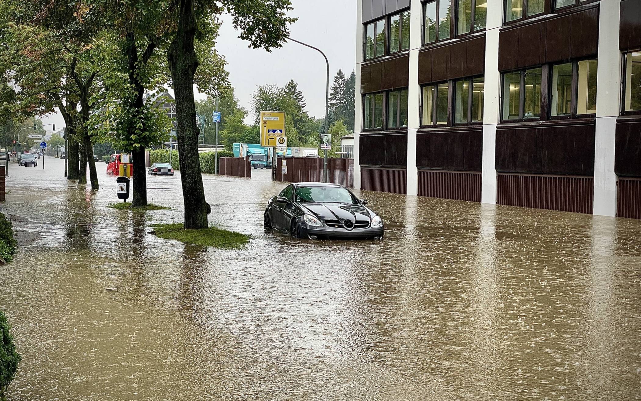 Starkregen setzt Teile NRWs unter Wasser - Fotos