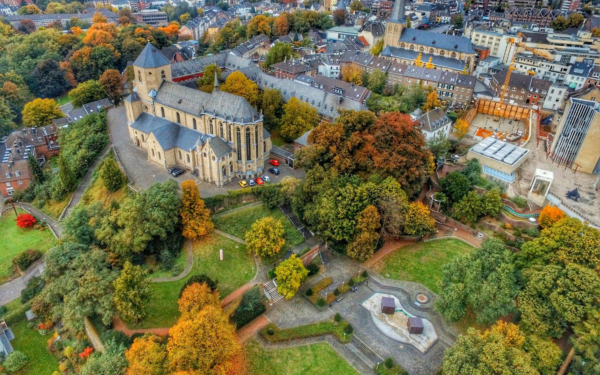 Kommunalwahl 2025: Oberbürgermeister-Kandidaten für Mönchengladbach