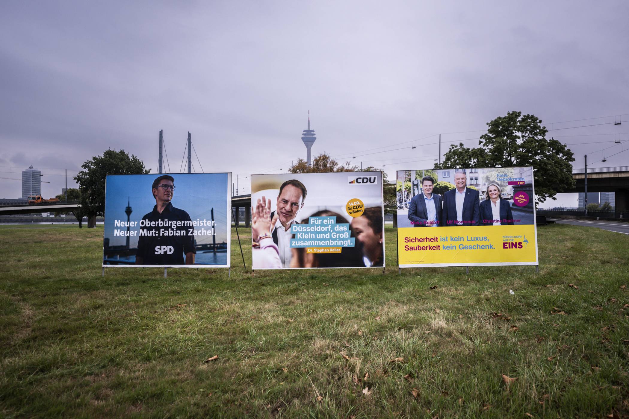 Nicht nur die Großplakate deuten darauf hin: Am 14. September wird in Düsseldorf gewählt.  