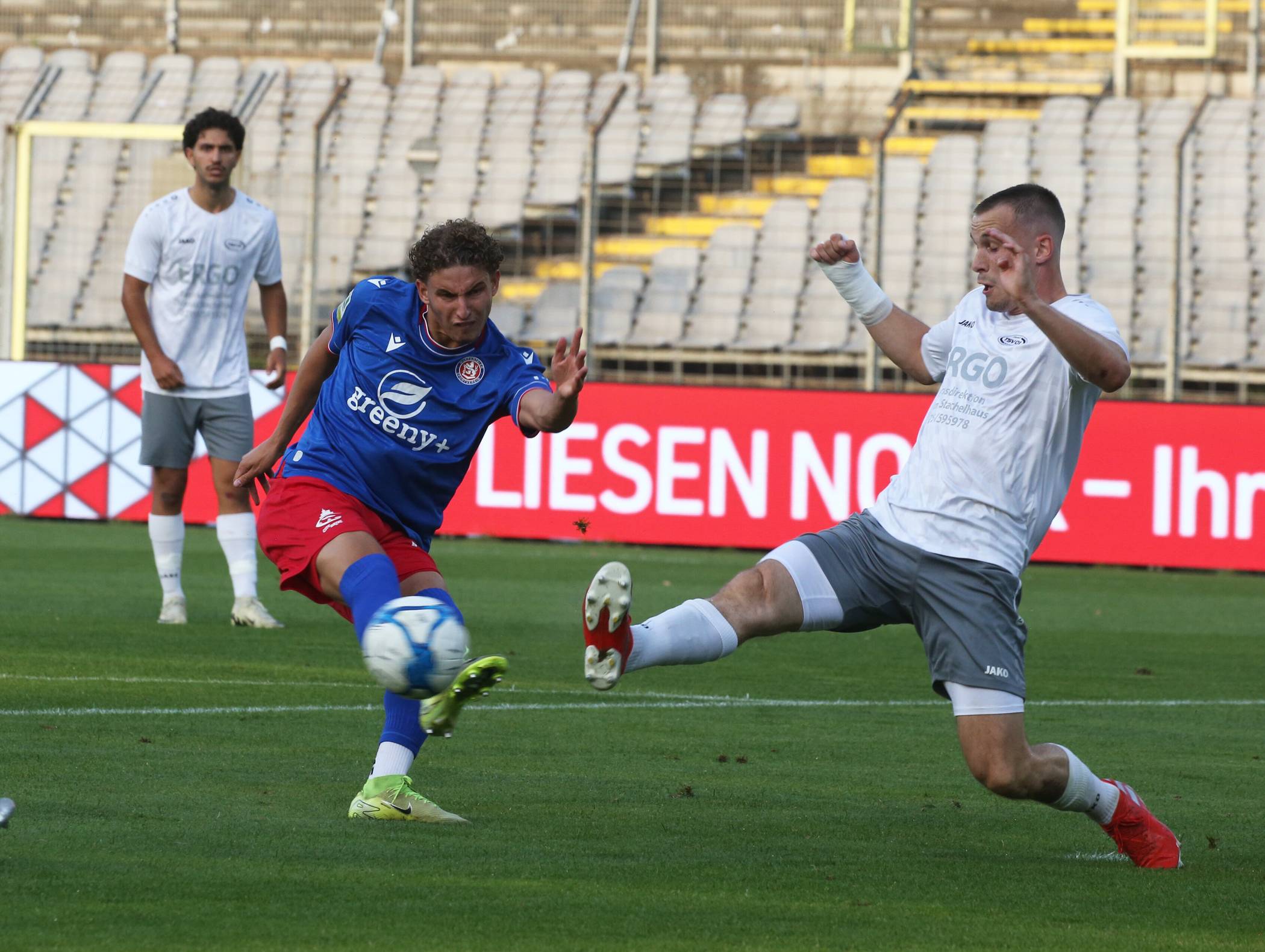  In Runde eins hatte der WSV - hier Amin Bouzraa – Bezriksligist Krefeld-Bockum klar mit 7:0 ausgeschaltet. In Essen dürfte es am Mittwoch deutlich schwerer werden. 