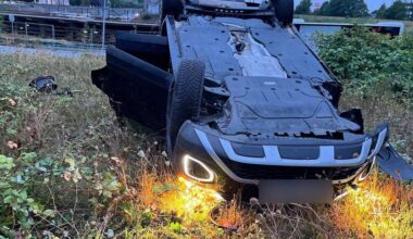 Auto überschlägt sich – Polizei findet Lachgas im Wagen