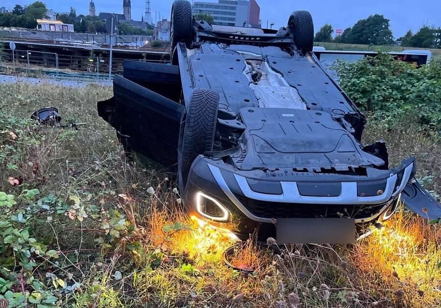 Auto überschlägt sich – Polizei findet Lachgas im Wagen