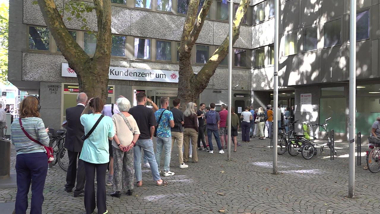 Nordrhein-Westfalen: Softwareprobleme und lange Wartezeiten bei Direktwahlen in Köln