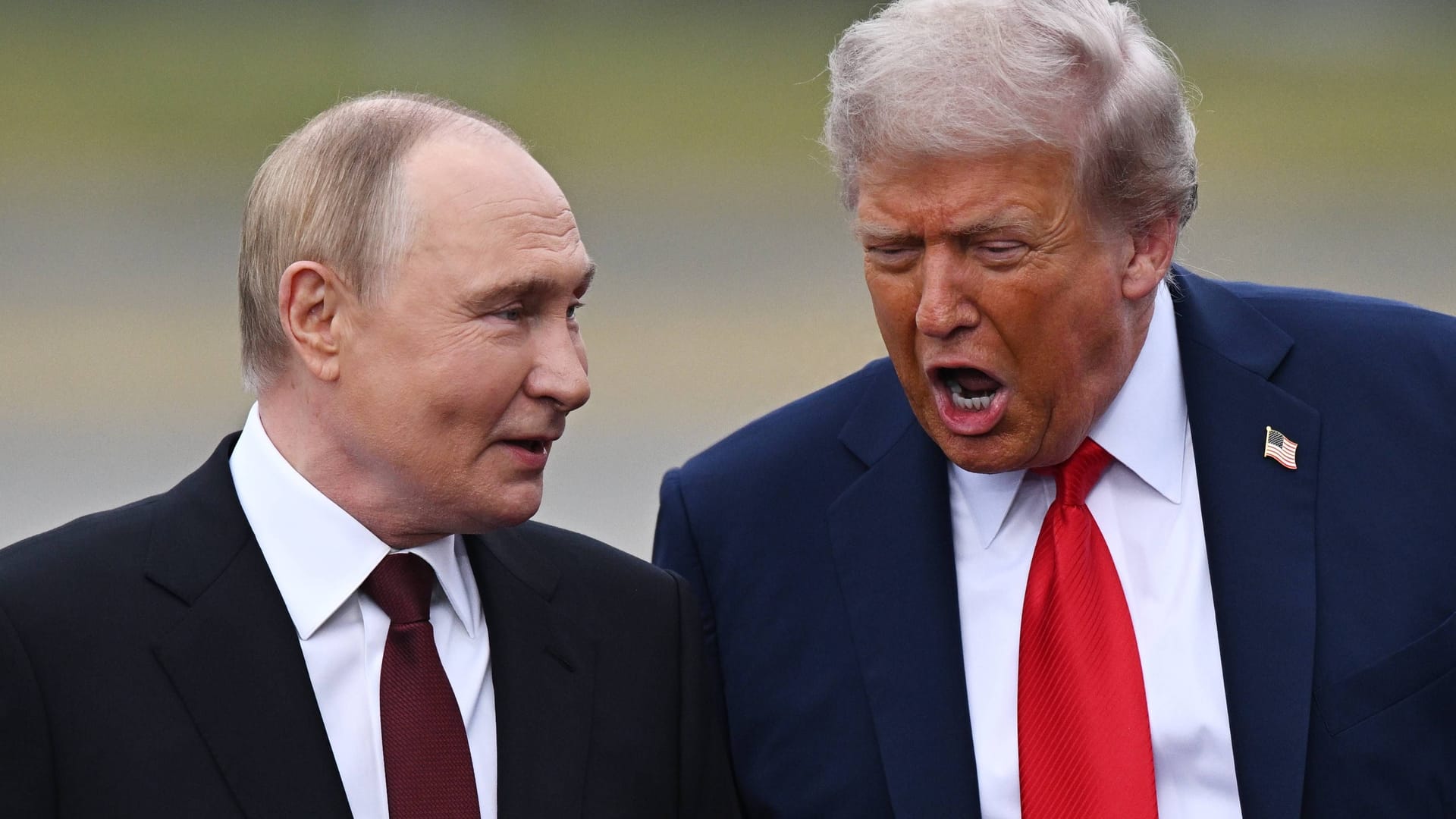 Wladimir Putin und Donald Trump beim Gipfel in Alaska.