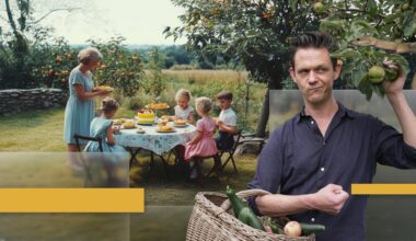 Jo Schück mit Apfelkorb und Familie am Gartentisch in grüner Idylle