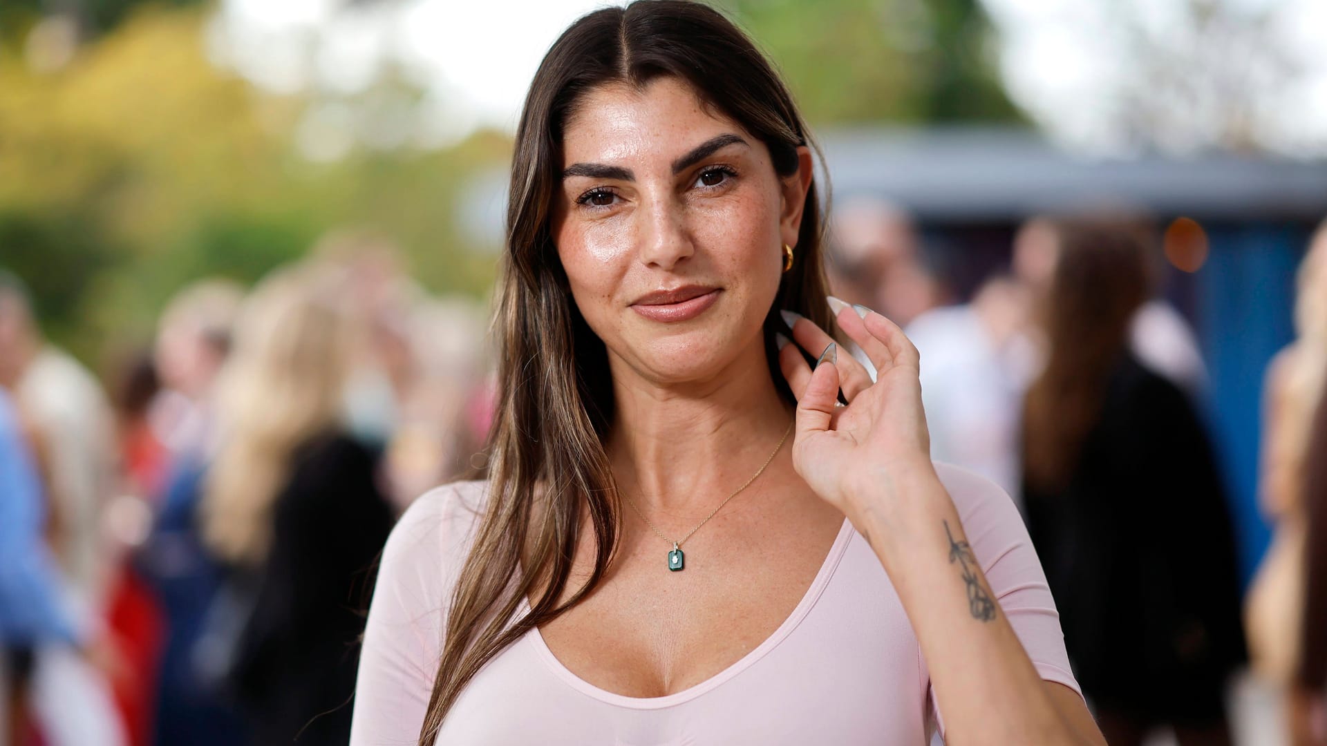 Yeliz Koc: Die Reality-TV-Darstellerin aus Hannover steht aktuell mit ihrem Ex-Partner Jimi Blue Ochsenknecht vor der Kamera. Yeliz Koc: Die Reality-TV-Darstellerin aus Hannover steht aktuell mit ihrem Ex-Partner Jimi Blue Ochsenknecht vor der Kamera.