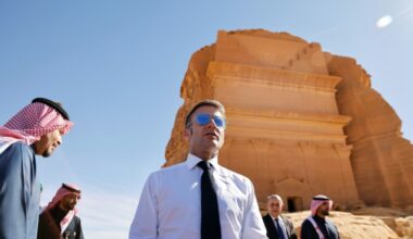 Frankreichs Präsident Macron beim Besuch von Al-Ula 2024