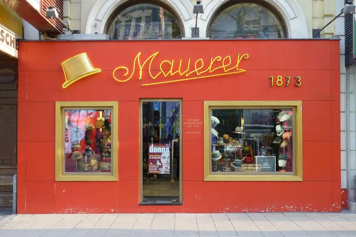 Das Hutgeschäft Maurer auf der Mariahilfer Straße. 