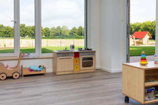 Blick aus der Kita Arche Noah auf den künftigen Grundschulstandort. Blick aus der Kita Arche Noah auf den künftigen Grundschulstandort.