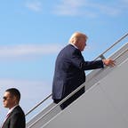 Am Sonntag hat Donald Trump das Zollabkommen mit der EU auf seinem Golf-Resort in Schottland verhandelt. Er dürfte zufrieden nach Hause zurückgekehrt sein.