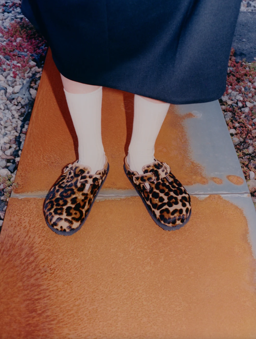 Die Kollektion rückt drei der ikonischen Silhouetten von Birkenstock in den Fokus – Zürich, Arizona und Boston.