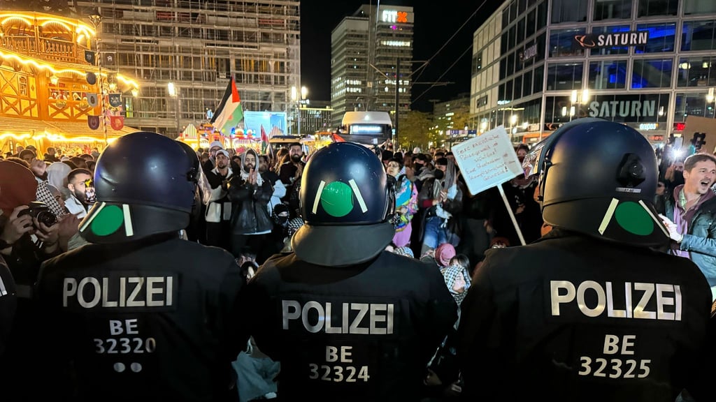 80 Festnahmen bei propalästinensischen Demos in Berlin