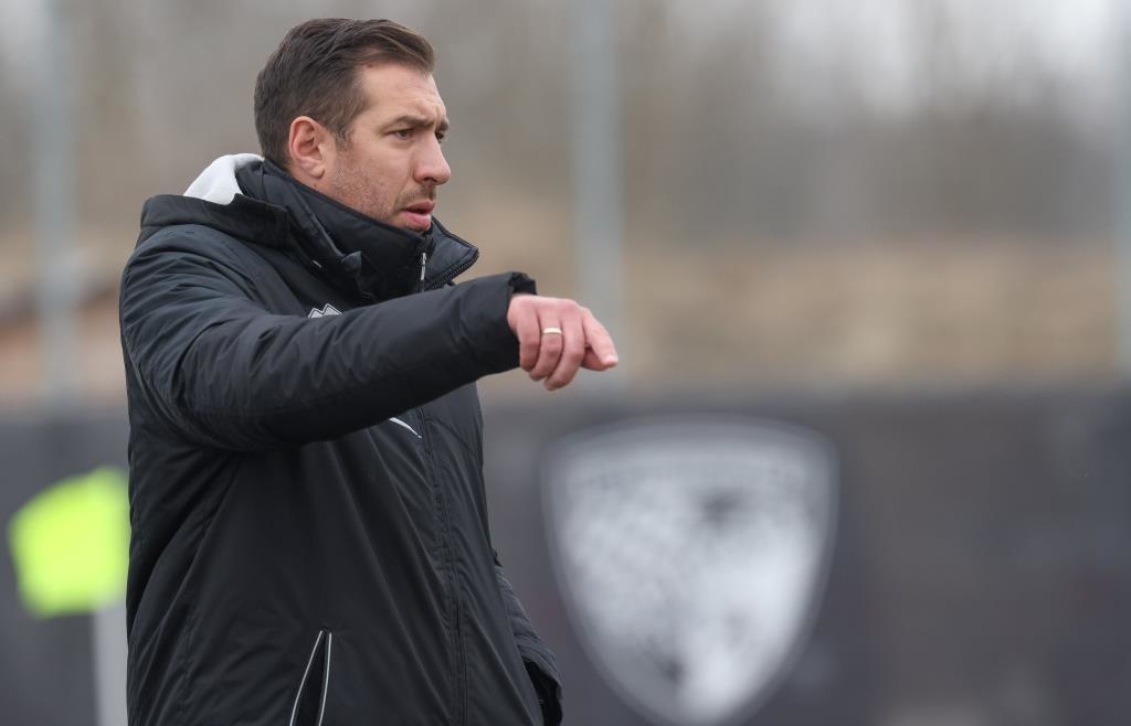 Patrick Schönfeld hadert bei seinem letzten Spiel als U21-Coach mit 1:2 in Kornburg