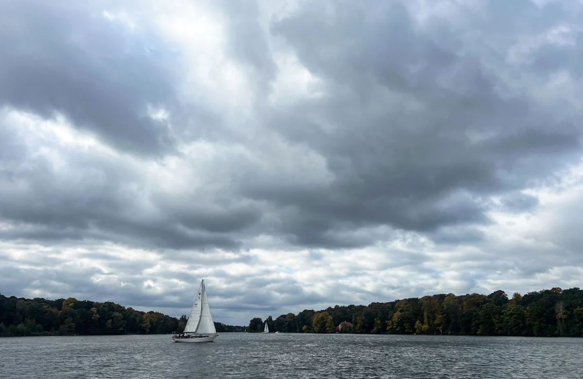 Wolken und Regen - Wechselhaftes Wetter in Berlin und Brandenburg - Panorama