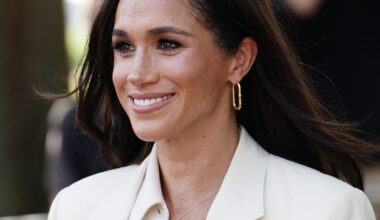 Wow-Look in weiß: Herzogin Meghan überrascht mit Auftritt bei Pariser Fashion Week