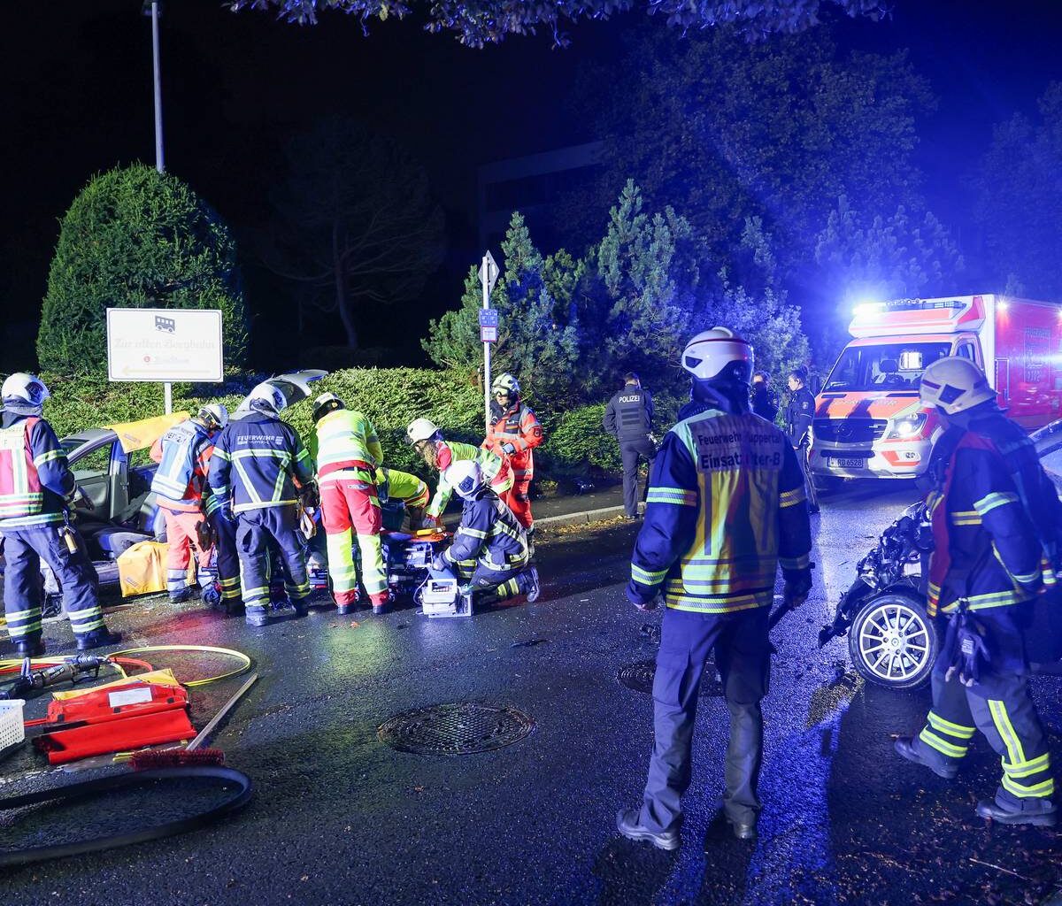 Unfall und eingeklemmte Person an der Wettinerstraße