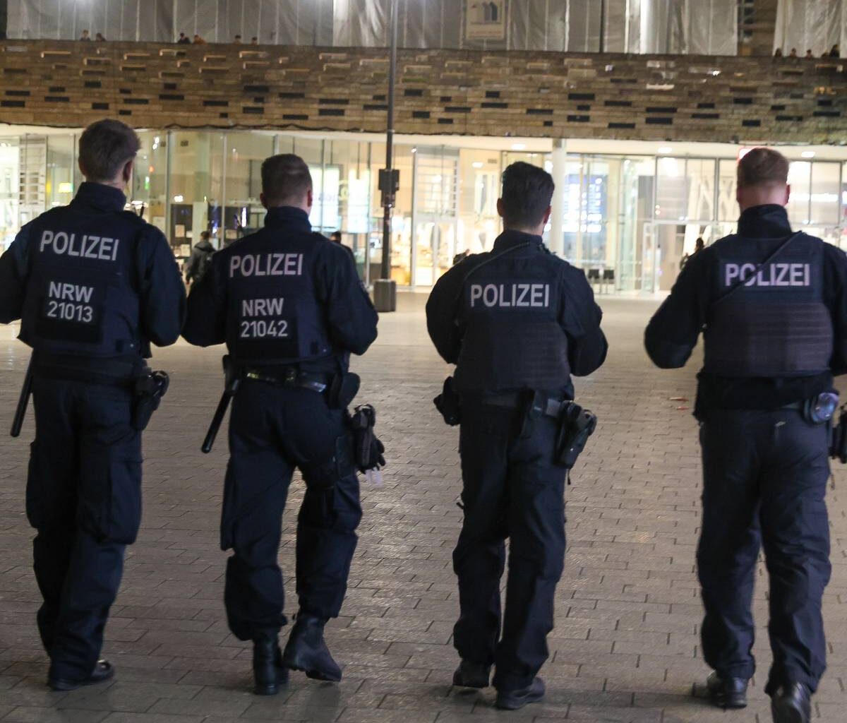 Polizei stellt bei Kontrolle Messer und Schusswaffe sicher