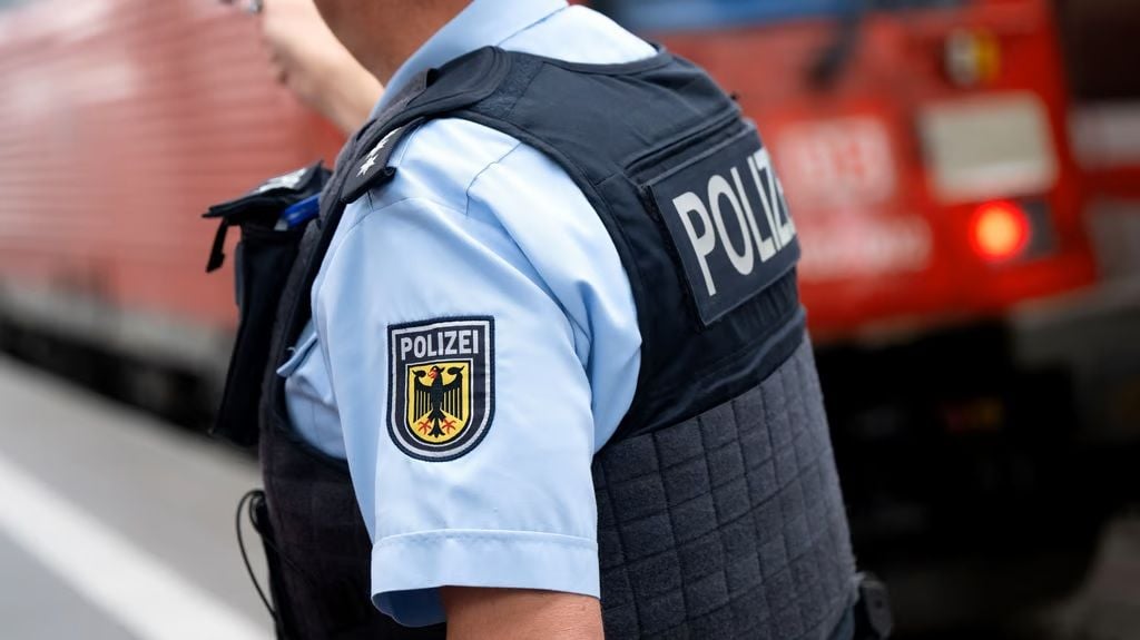 Die Bundespolizei entdeckte bei einem Ladendieb im Hauptbahnhof Halle mehr als nur die gestohlene Waren. 