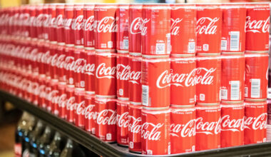 Warnstreik bei Coca-Cola: Es geht um mehr Lohn | Geld