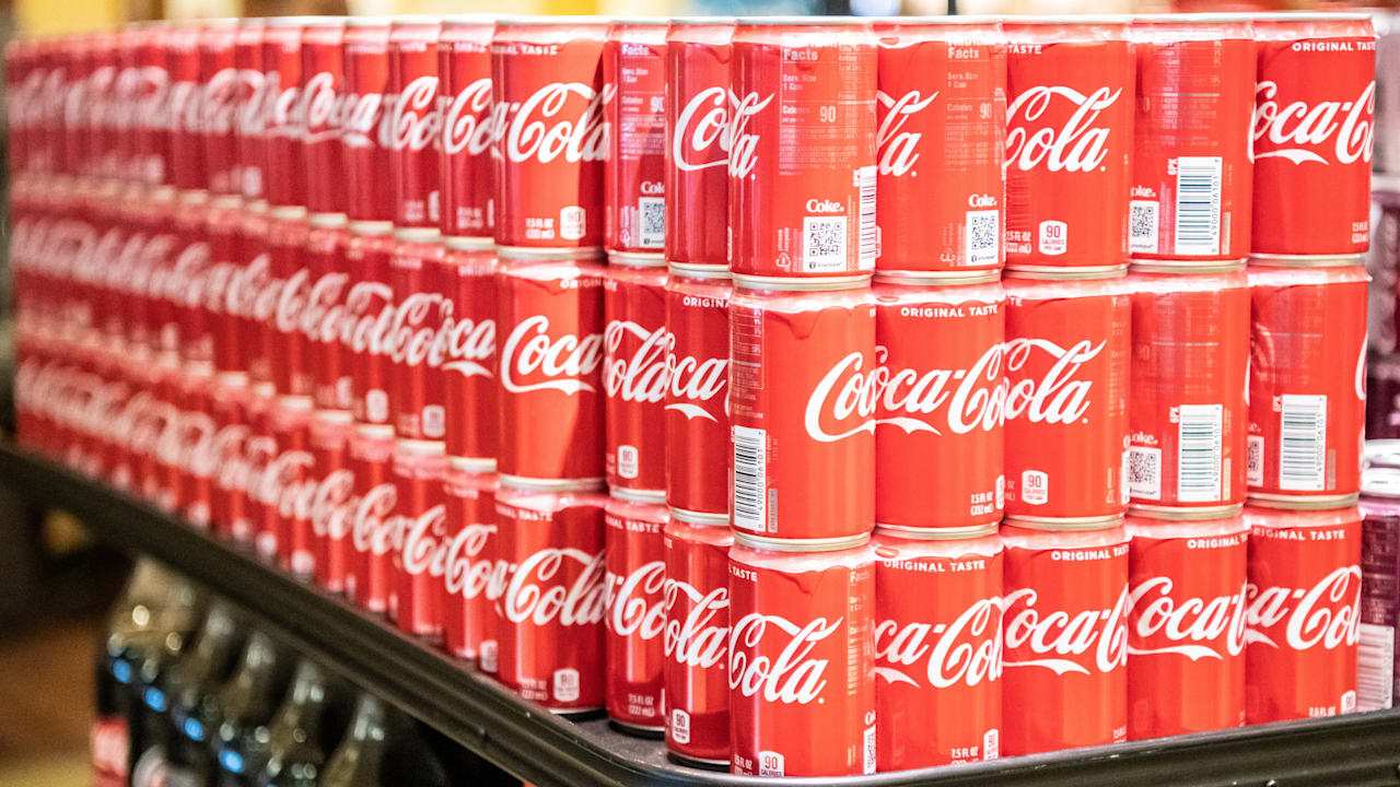 Warnstreik bei Coca-Cola: Es geht um mehr Lohn | Geld