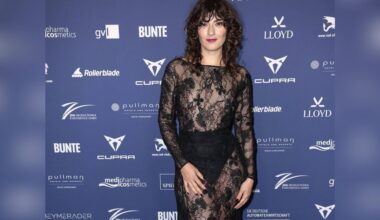 "Call My Agent Berlin"-Star Seyneb Saleh: Sie bezaubert im Transparent-Look