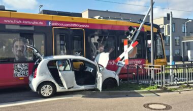 Unfall in Knielingen - Auto fährt in Straßenbahn