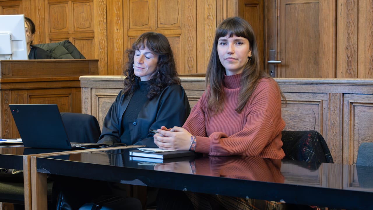 Klima-Kleberin Carla Hinrichs will 6000 Euro Strafe nicht zahlen | Regional