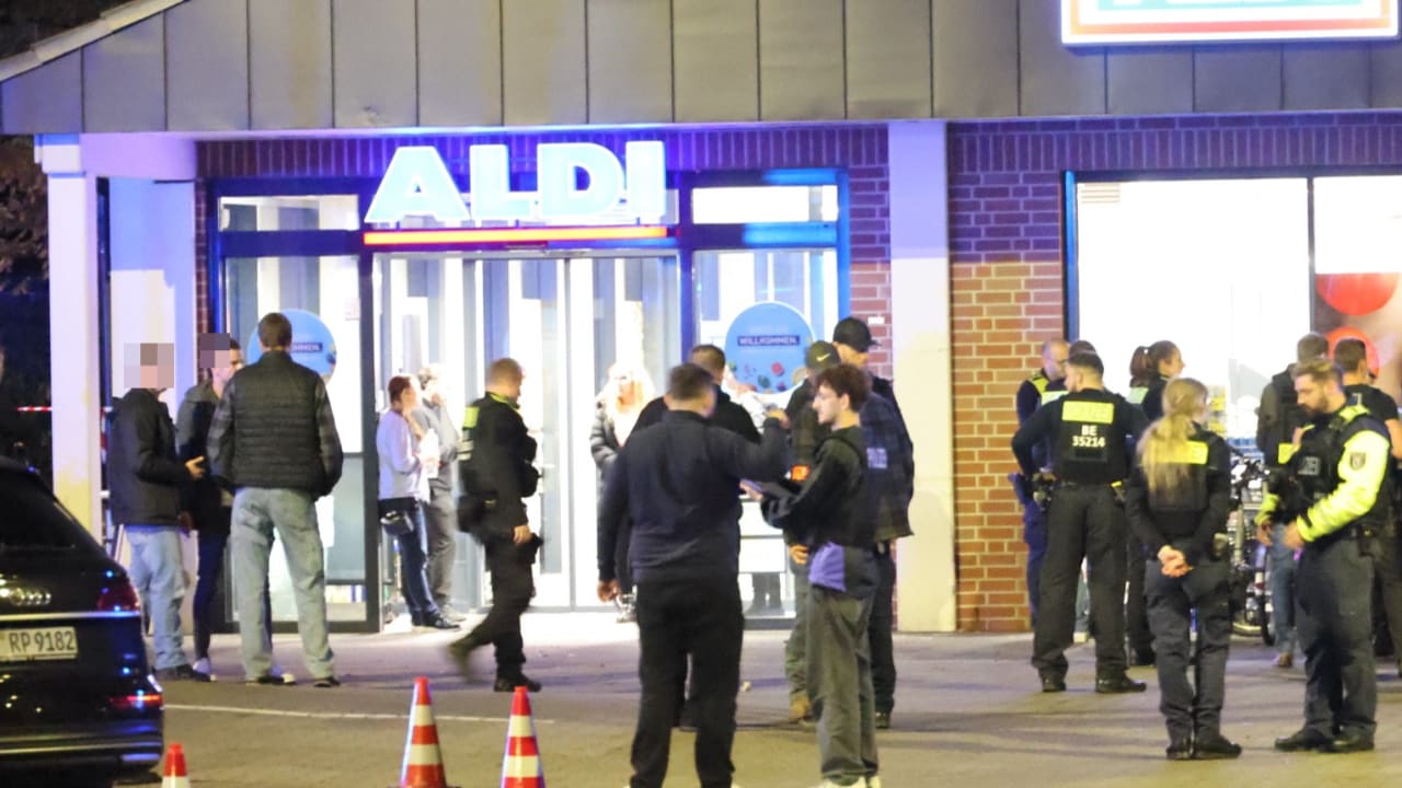 Berlin: Mann auf Aldi-Parkplatz niedergeschossen | Regional