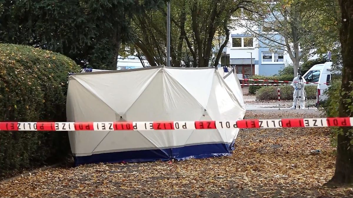 Täter auf der Flucht: Maskierter ersticht Frau in Bremen - Kind verletzt