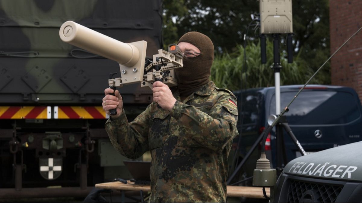 Wer darf die Spionage-Drohnen über Deutschland abschießen?