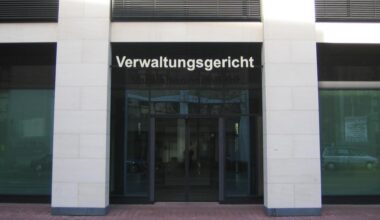 Der Eingangsbereich am Verwaltungsgericht in Frankfurt am Main.
