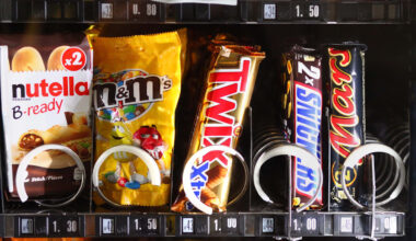 Hamburg: Süßigkeitendieb bleibt mit Arm in Automaten stecken – 8000 Euro Schaden