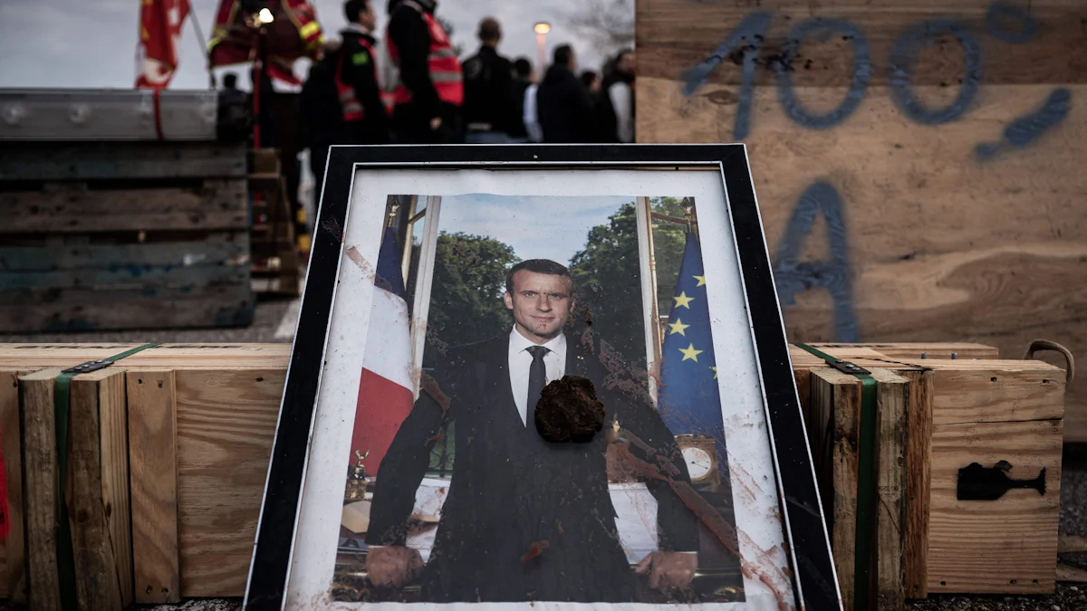 Frankreich: Macron kapituliert und opfert seine Rentenreform - Politik