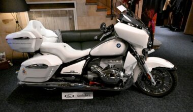 München: Motorrad mit Papst-Unterschrift für 130 000 Euro versteigert - München