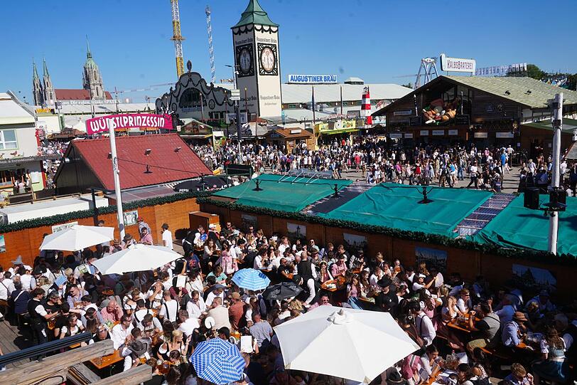 Volle Zelte am ersten Wiesn-Tag Volle Zelte am ersten Wiesn-Tag