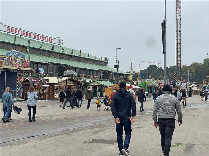 Wiesnbesuch am Dienstag Vormittag Wiesnbesuch am Dienstag Vormittag