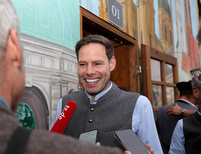 1860-Sportchef Christian Werner konnte selbst beim Interview schon wieder lachen. 1860-Sportchef Christian Werner konnte selbst beim Interview schon wieder lachen.