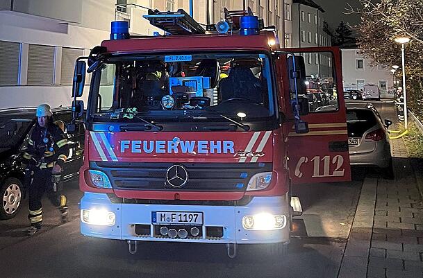 Die Fahrzeuge der Münchner Feuerwehr haben einen engen Wenderadius, damit sie durch die engen Straßen kommen.
