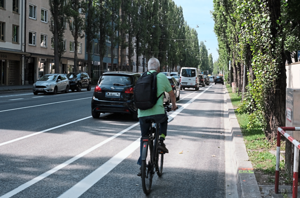 Wird in München ein neuer Radweg geplant, wie jüngst hier an der Lindwurmstraße, ist die Feuerwehr involviert.