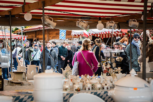 Auch der Geschirrmarkt ist beliebt.