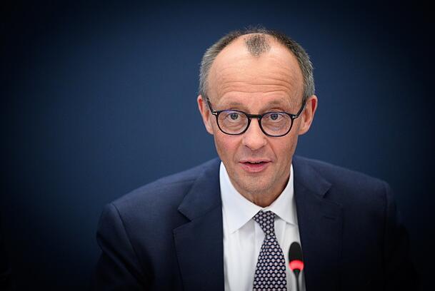 Kanzler Friedrich Merz polarisiert mit seinen Aussagen zum "Stadtbild" hinsichtlich Migration. Kanzler Friedrich Merz polarisiert mit seinen Aussagen zum "Stadtbild" hinsichtlich Migration.