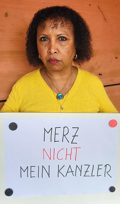 Fadumo Korn fühlt sich von Kanzler Friedrich Merz nicht repräsentiert. Fadumo Korn fühlt sich von Kanzler Friedrich Merz nicht repräsentiert.