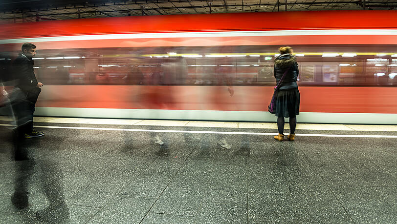 Jede vierte junge Münchnerin fühlt sich unsicher im ÖPNV – jetzt reagiert das Rathaus